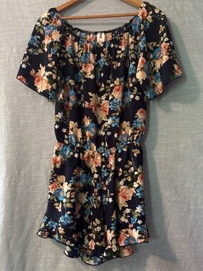 Color Swatch Romper Short Sleeve Elastic Neckline/Waist Navy Floral Women’s Sz M